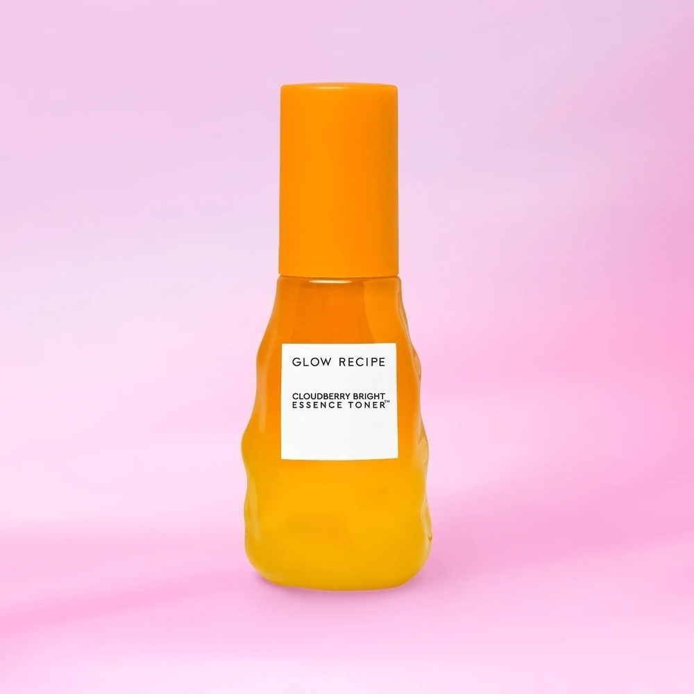 Glow Recipe Cloudberry Bright Essence Toner in a mini size of 30 ml (1 fl.oz)